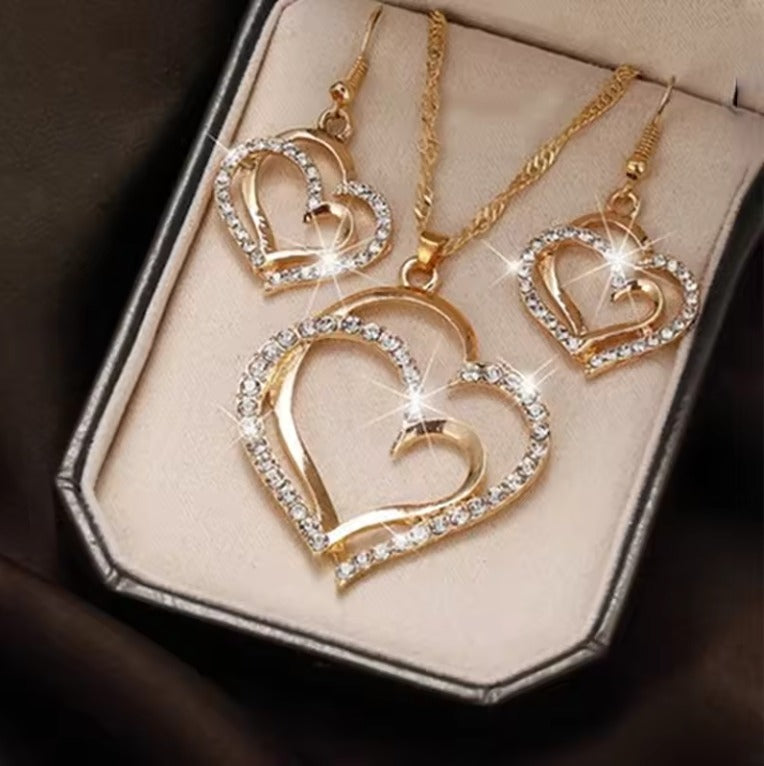 Collar, aretes de corazon