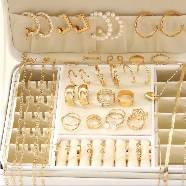 54 piezas de joyeria